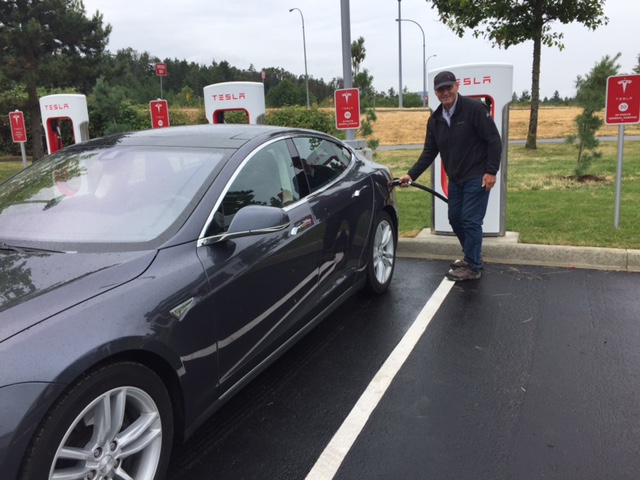 Bob Saunders' Tesla recharging